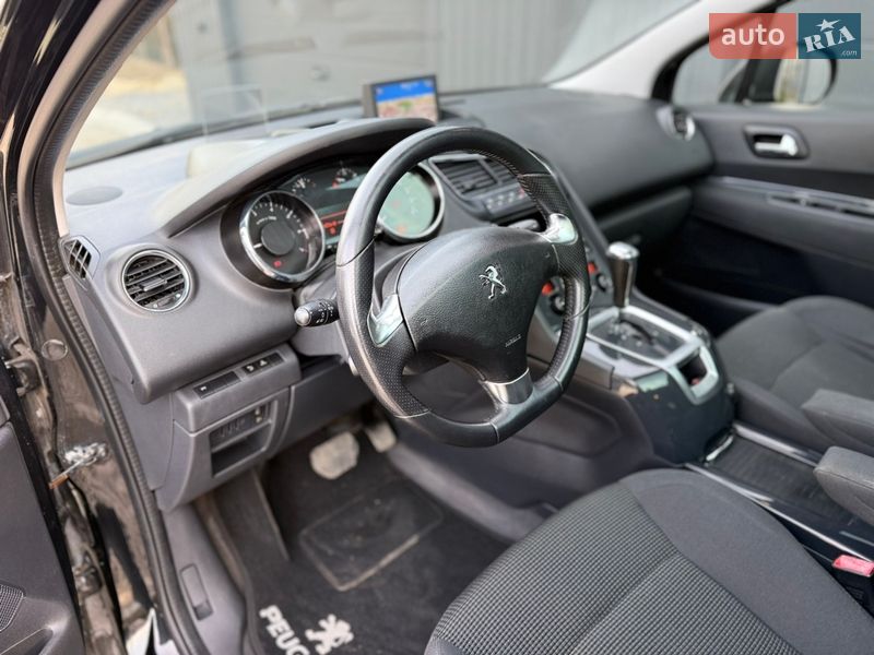 Микровэн Peugeot 5008 2015 в Самборе