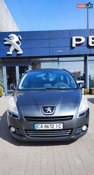 Peugeot 5008 2011