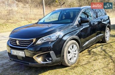 Внедорожник / Кроссовер Peugeot 5008 2018 в Киеве