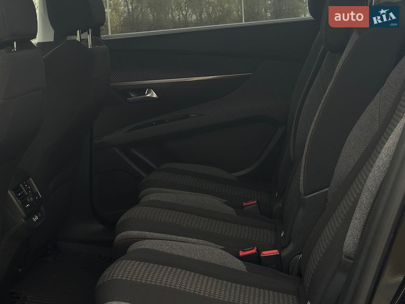Внедорожник / Кроссовер Peugeot 5008 2017 в Львове фото 37 Внедорожник / Кроссовер Peugeot 5008 2017 в Львове