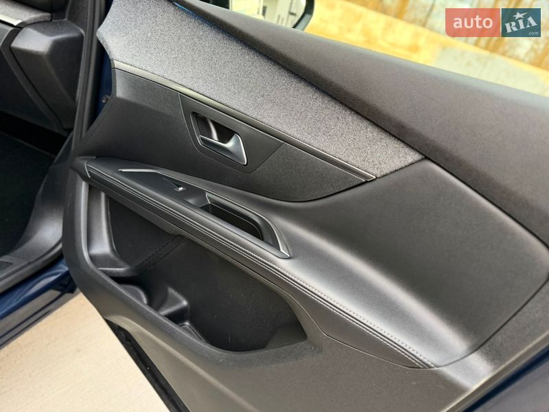 Внедорожник / Кроссовер Peugeot 5008 2019 в Луцке