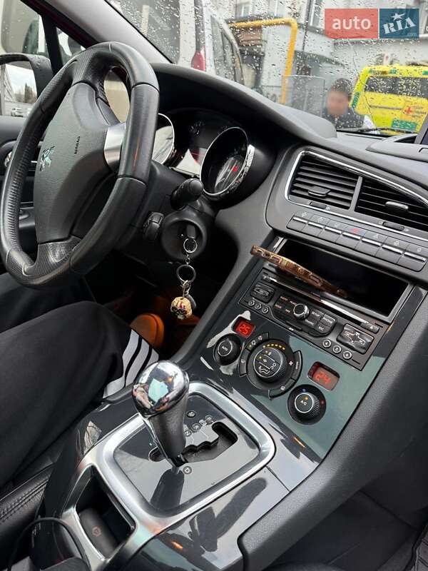 Микровэн Peugeot 5008 2011 в Киеве