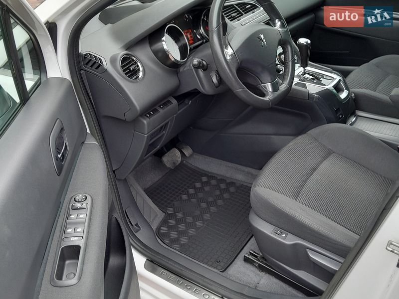 Микровэн Peugeot 5008 2013 в Калуше
