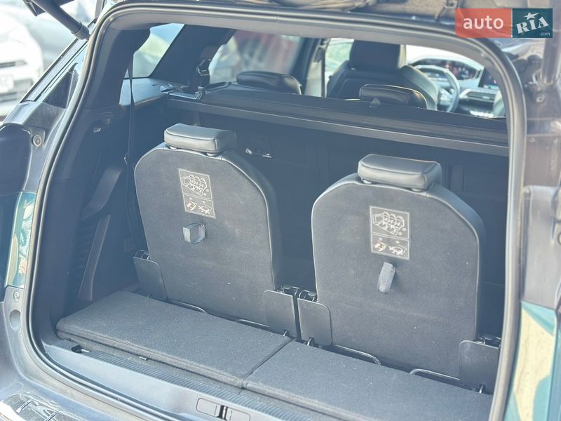 Внедорожник / Кроссовер Peugeot 5008 2017 в Черновцах