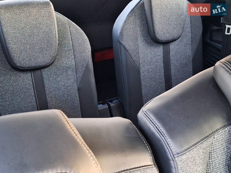 Внедорожник / Кроссовер Peugeot 5008 2017 в Львове фото 25 Внедорожник / Кроссовер Peugeot 5008 2017 в Львове