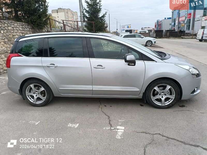 Peugeot 5008 2011
