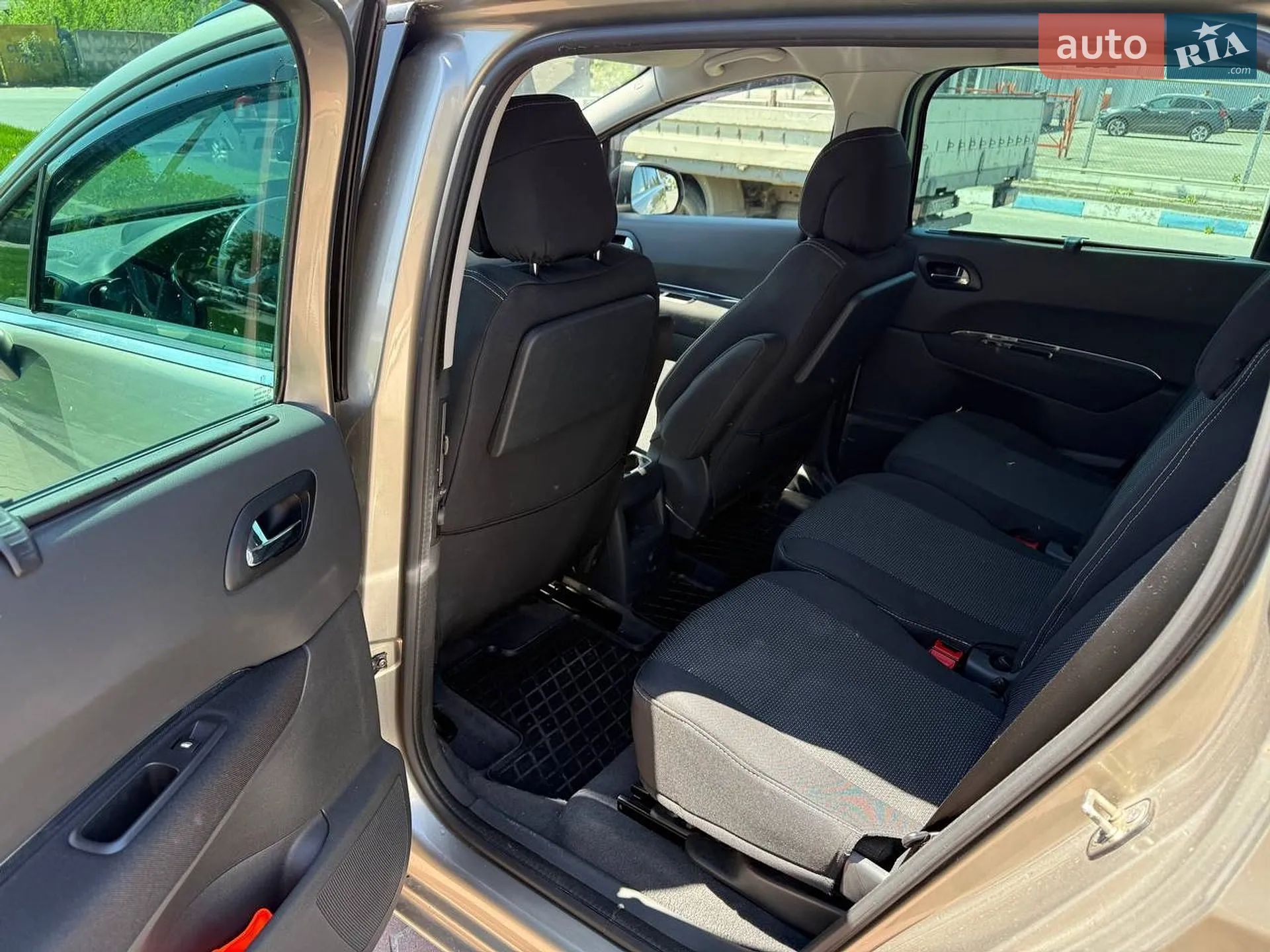 2011 Peugeot 5008 - мініатюра 12