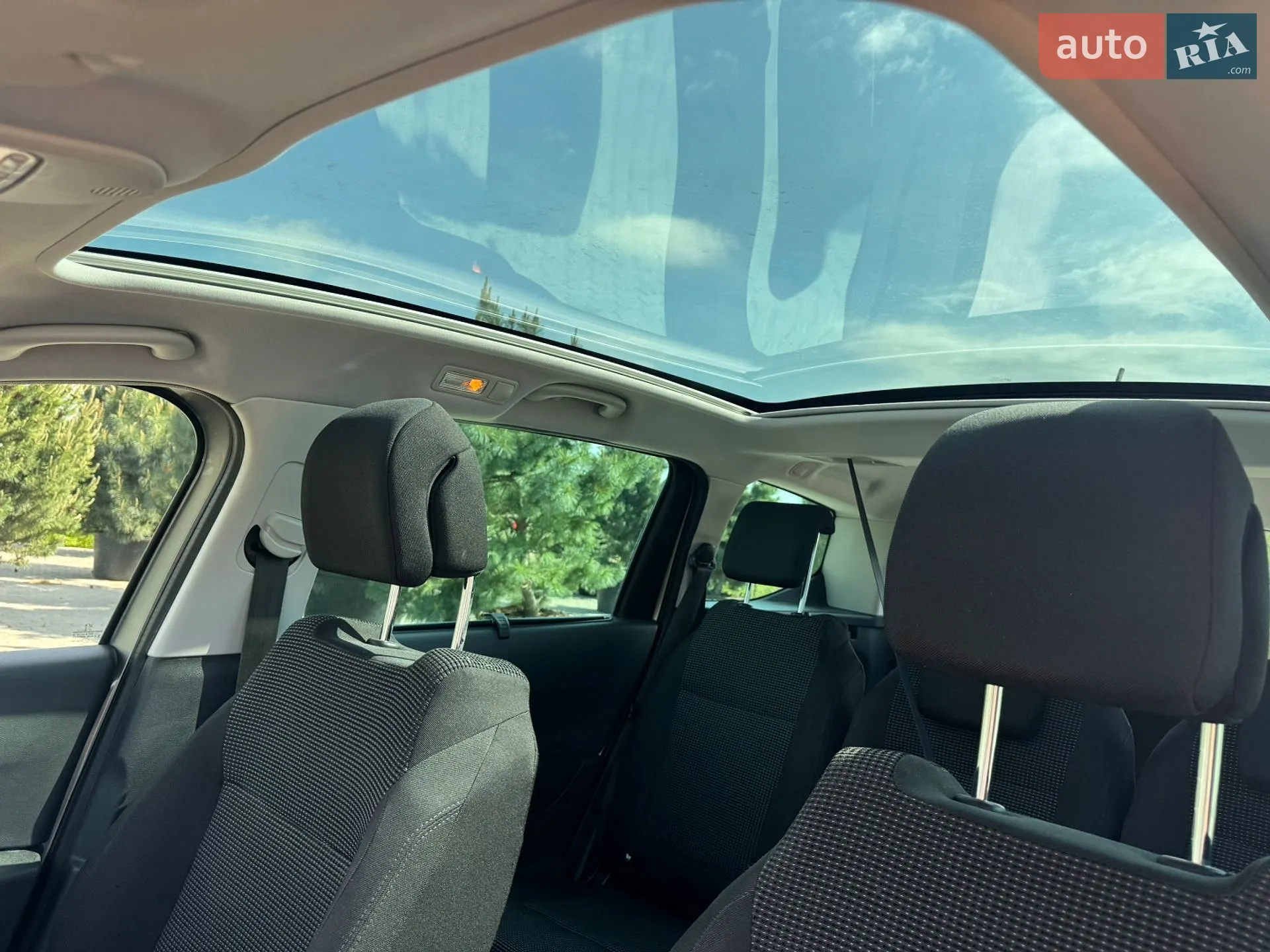 2010 Peugeot 5008 - мініатюра 10