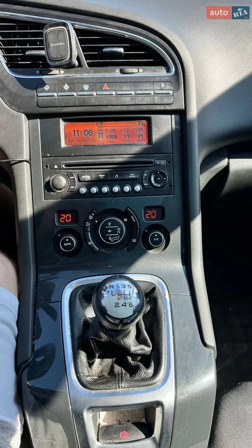 2011 Peugeot 5008 - мініатюра 11