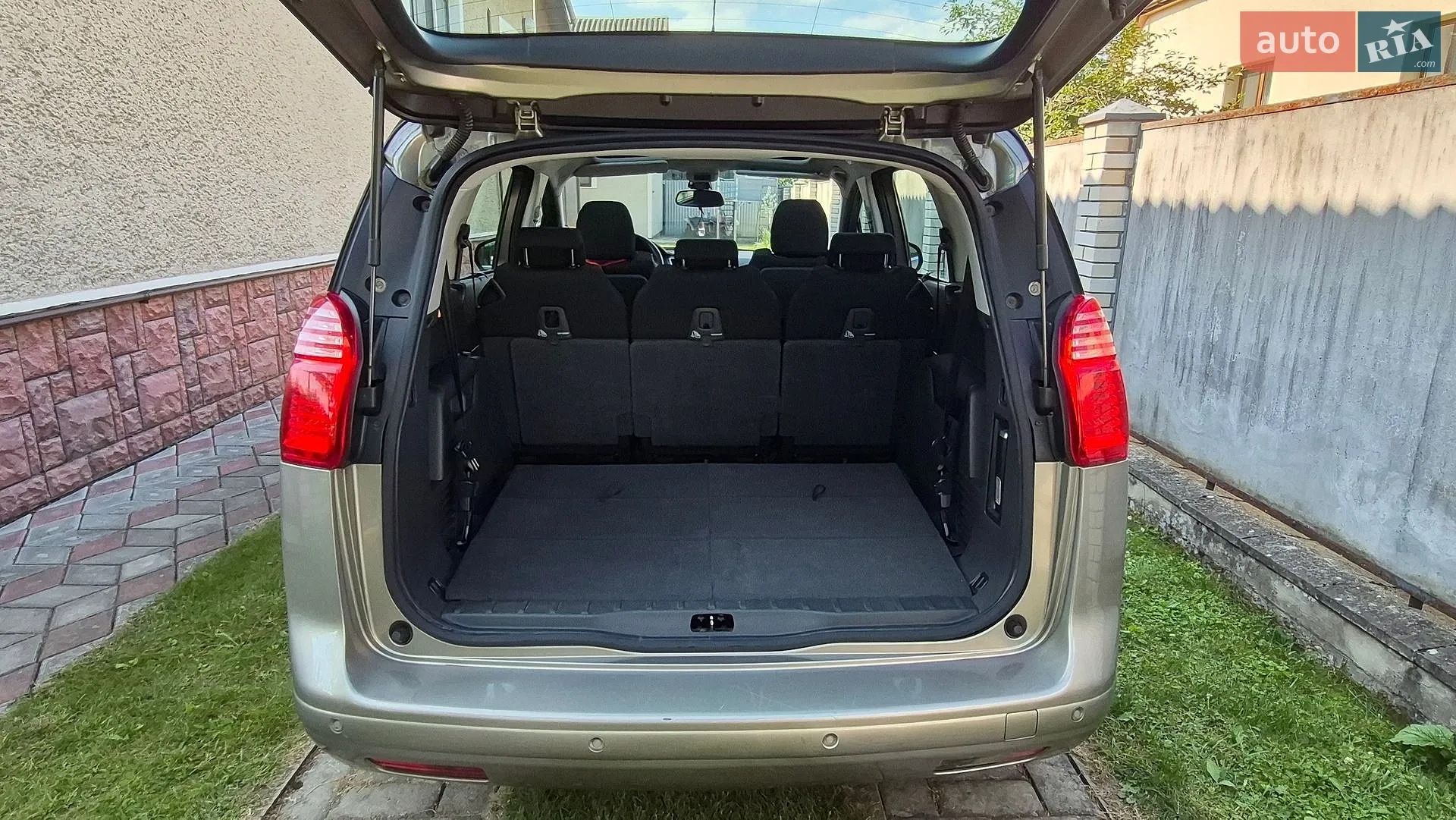 2011 Peugeot 5008 - мініатюра 17