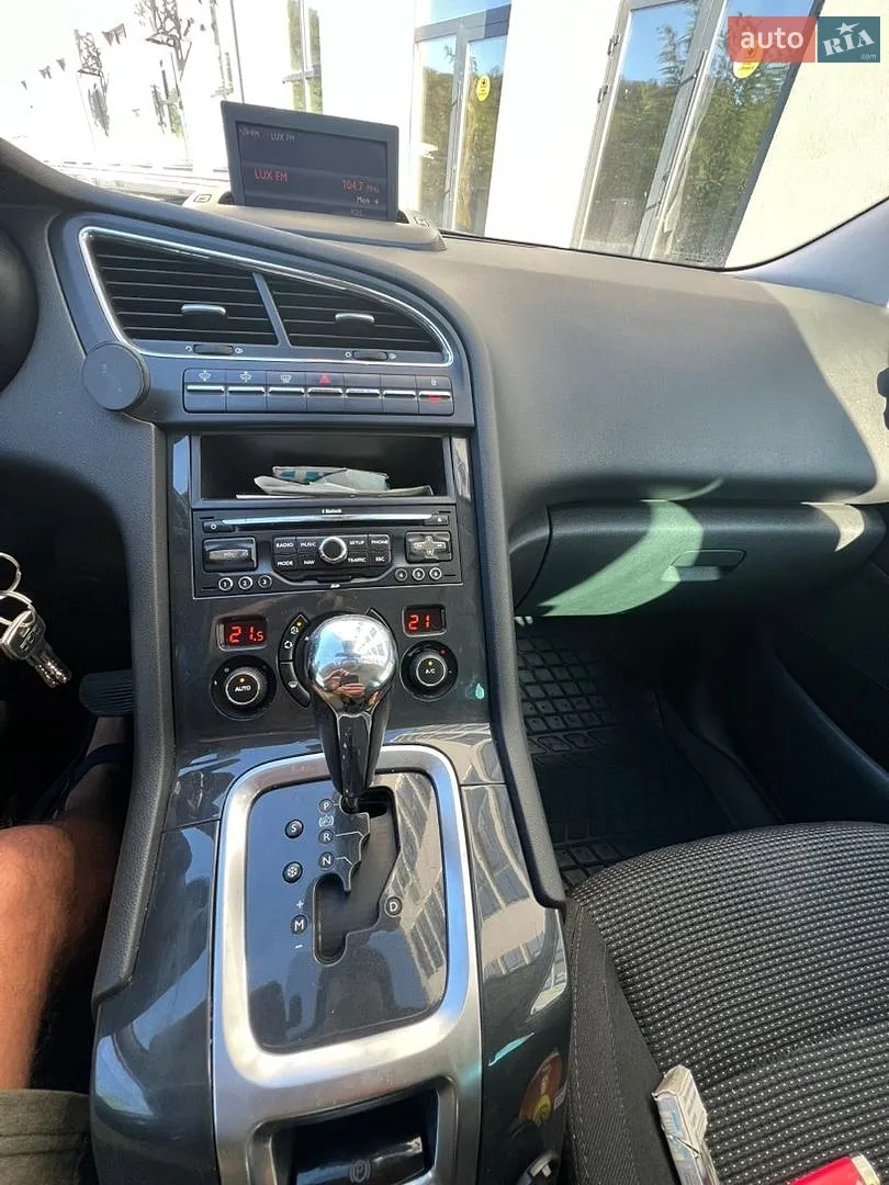 2011 Peugeot 5008 - мініатюра 23