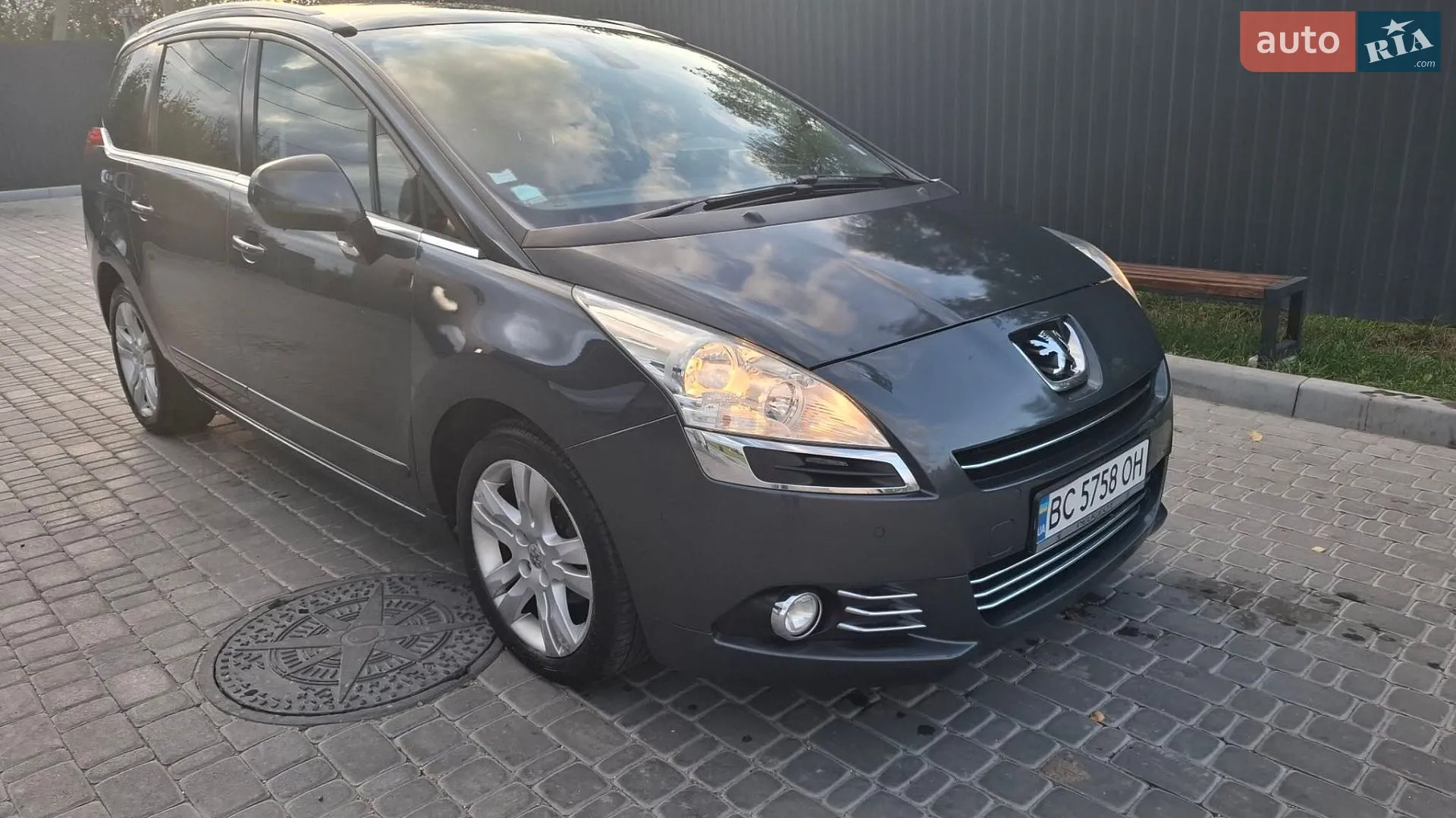 2011 Peugeot 5008 - фото 1