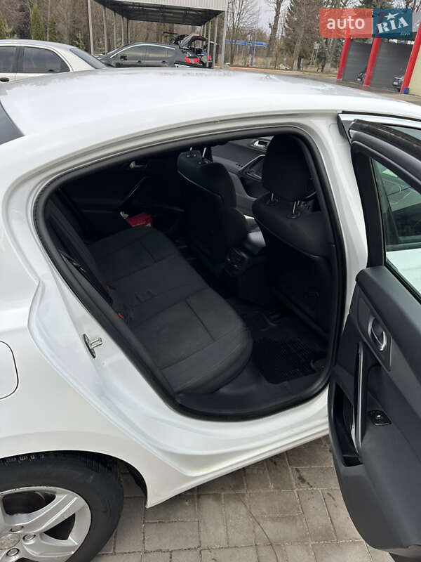 Седан Peugeot 508 2015 в Дубні