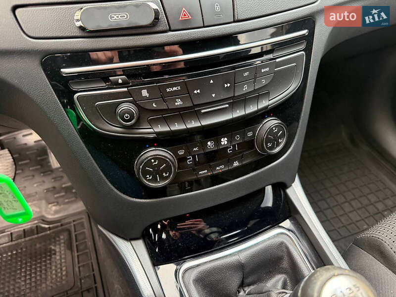 Седан Peugeot 508 2014 в Стрию