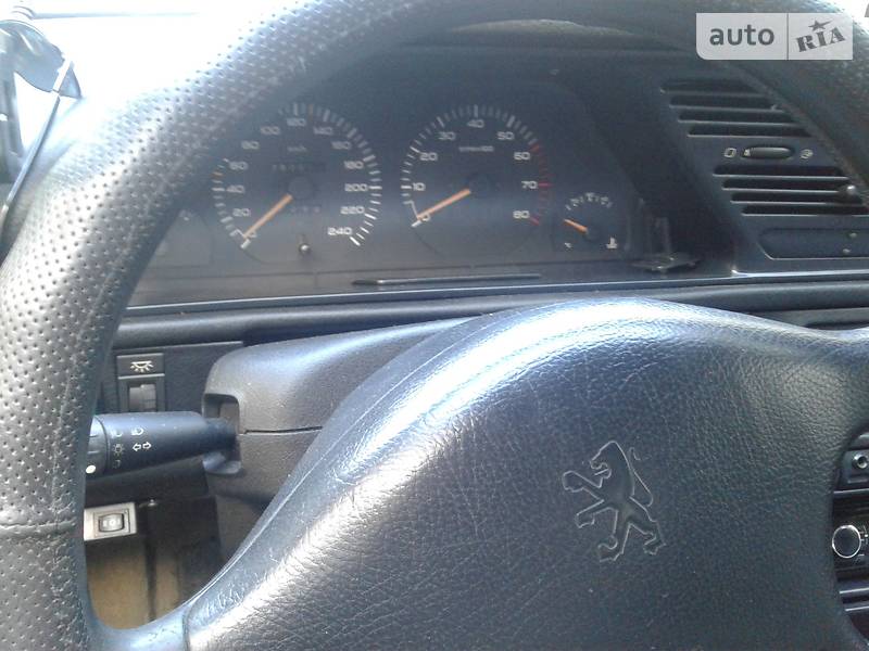 Седан Peugeot 605 1990 в Шумську
