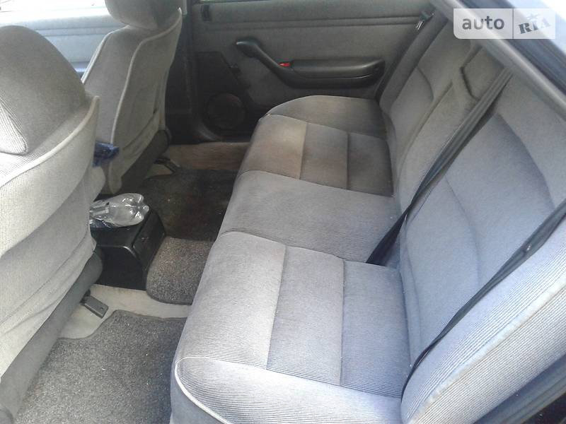 Седан Peugeot 605 1990 в Шумську