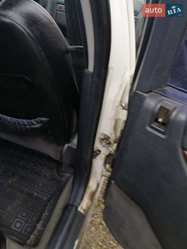 Седан Peugeot 605 1990 в Львові