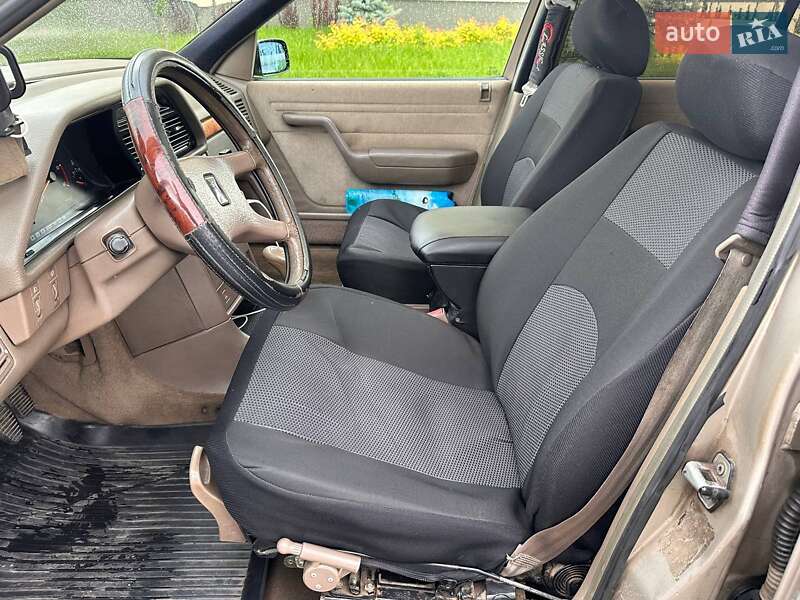 Седан Peugeot 605 1992 в Рожище