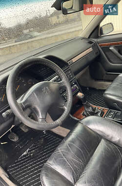Седан Peugeot 605 1990 в 