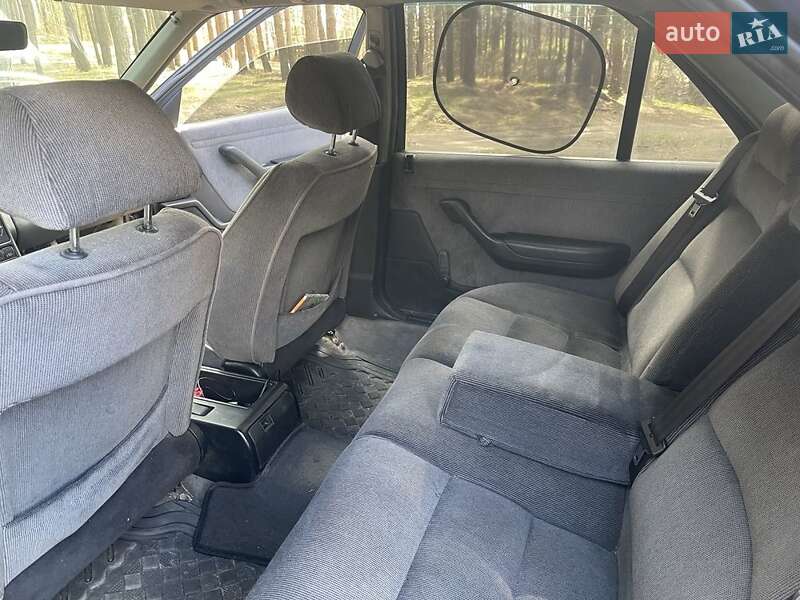 Седан Peugeot 605 1996 в Бучі