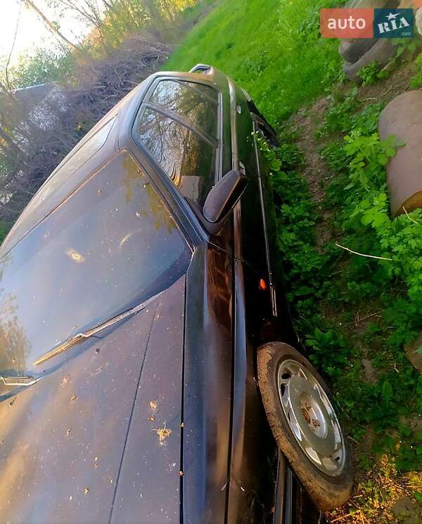 Седан Peugeot 605 1990 в Богуславе