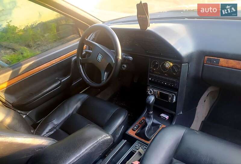 Седан Peugeot 605 1990 в Богуславе