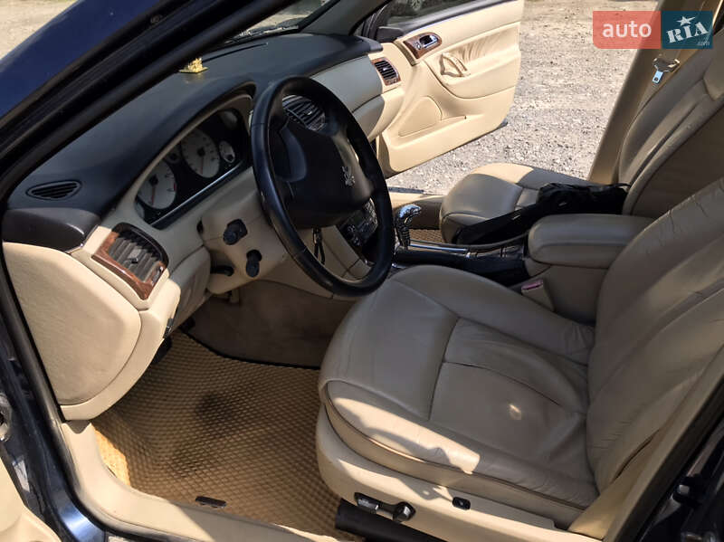 Седан Peugeot 607 2002 в Отинії