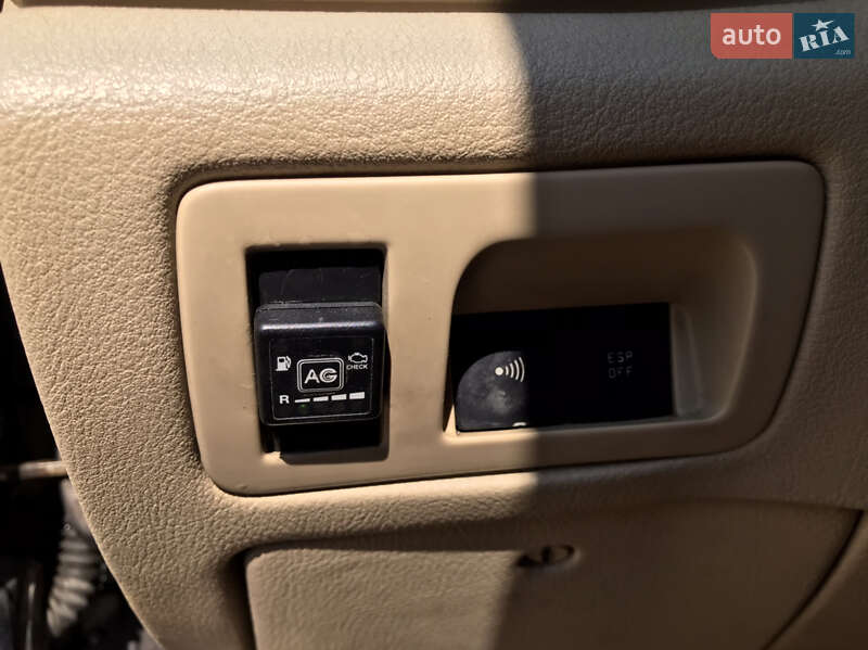 Седан Peugeot 607 2002 в Отинії