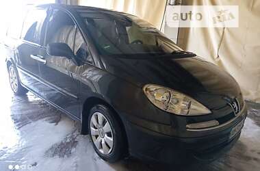 Мінівен Peugeot 807 2005 в Романіву