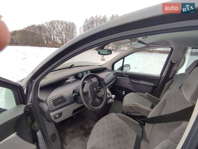 Мінівен Peugeot 807 2005 в Гнівані
