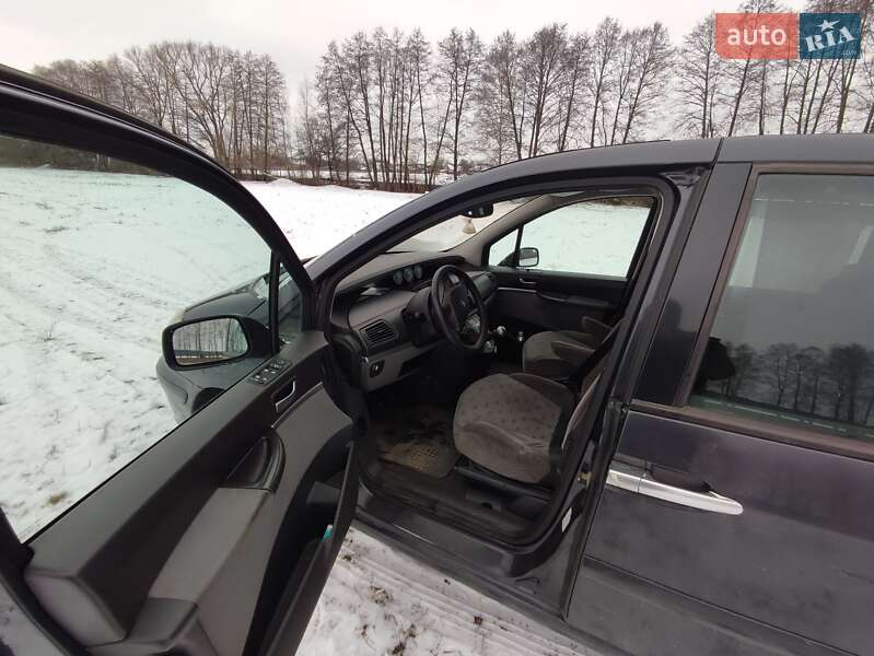 Мінівен Peugeot 807 2005 в Гнівані