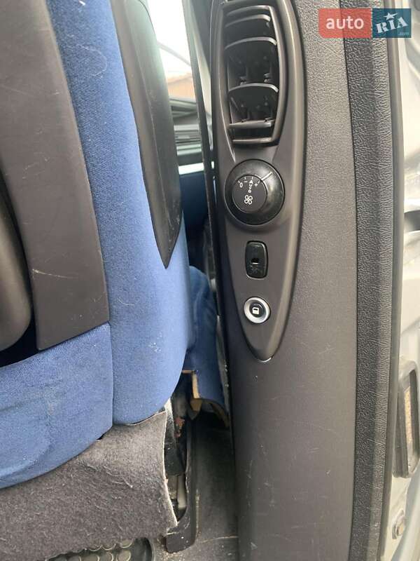 Мінівен Peugeot 807 2004 в Косові фото 14 Мінівен Peugeot 807 2004 в Косові