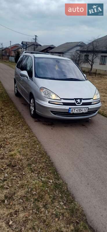 Минивэн Peugeot 807 2009 в Долине