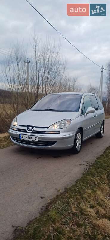 Минивэн Peugeot 807 2009 в Долине