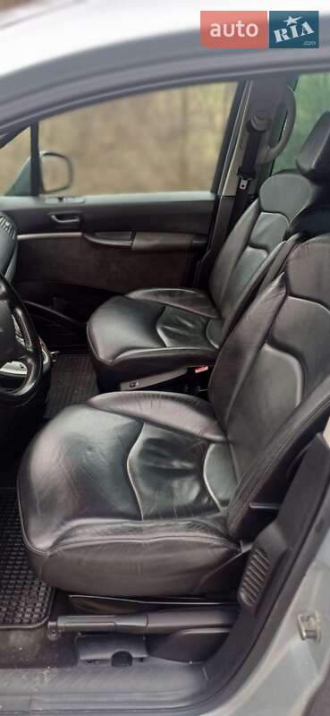 Минивэн Peugeot 807 2009 в Долине