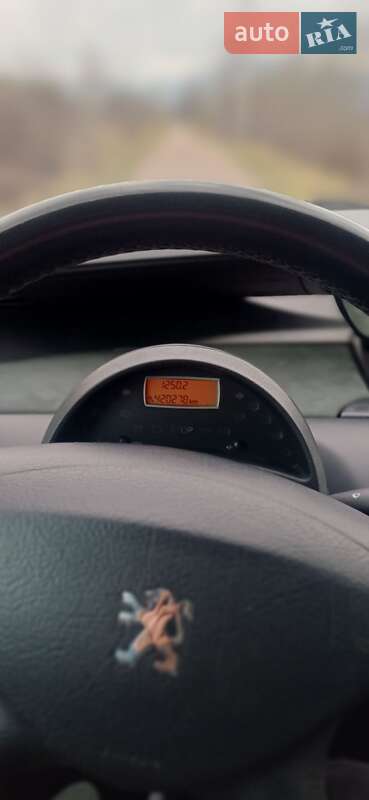 Минивэн Peugeot 807 2009 в Долине