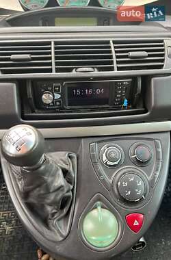 Минивэн Peugeot 807 2002 в 