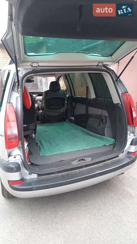 Peugeot 807 2004