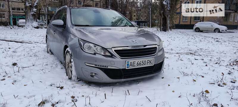 Файл:Peugeot 308 5-Türer front-1.JPG — Википедия