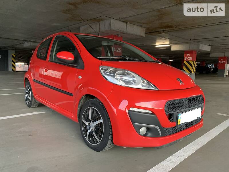 Хетчбек Peugeot 2013 в Києві