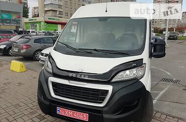 Вантажний фургон Peugeot Boxer 2015 в Львові