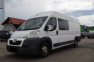 Вантажопасажирський фургон Peugeot Boxer 2011 в 