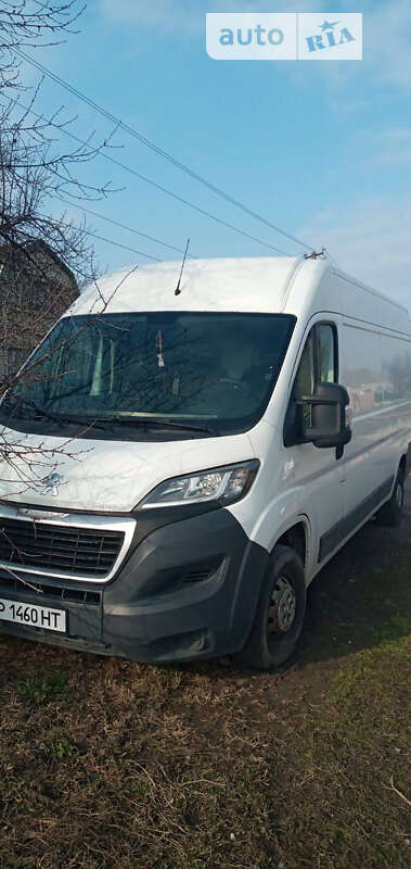 Вантажний фургон Peugeot Boxer 2015 в Івано-Франківську