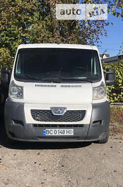 Вантажний фургон Peugeot Boxer 2013 в Львові