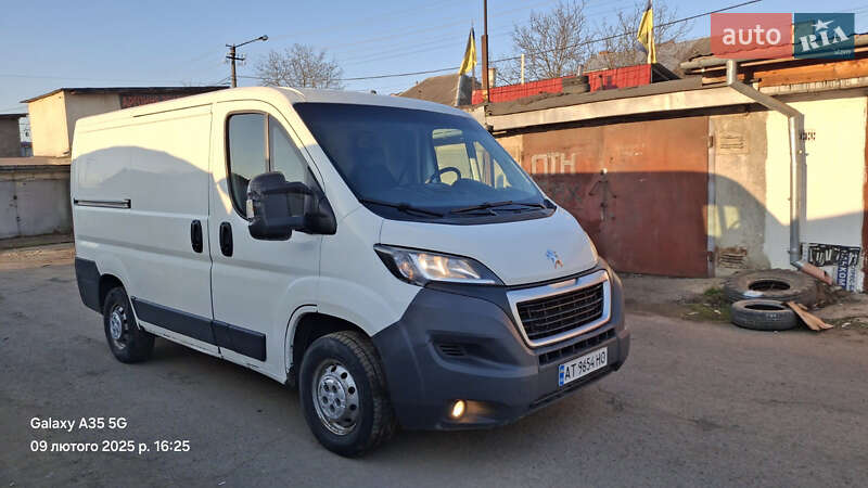 Вантажний фургон Peugeot Boxer 2016 в Івано-Франківську