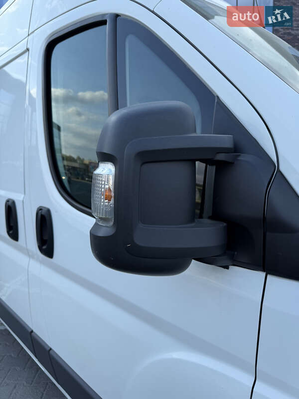 Вантажний фургон Peugeot Boxer 2017 в Чернівцях