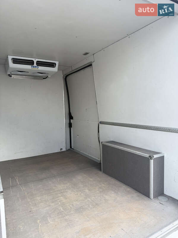 Вантажний фургон Peugeot Boxer 2017 в Чернівцях