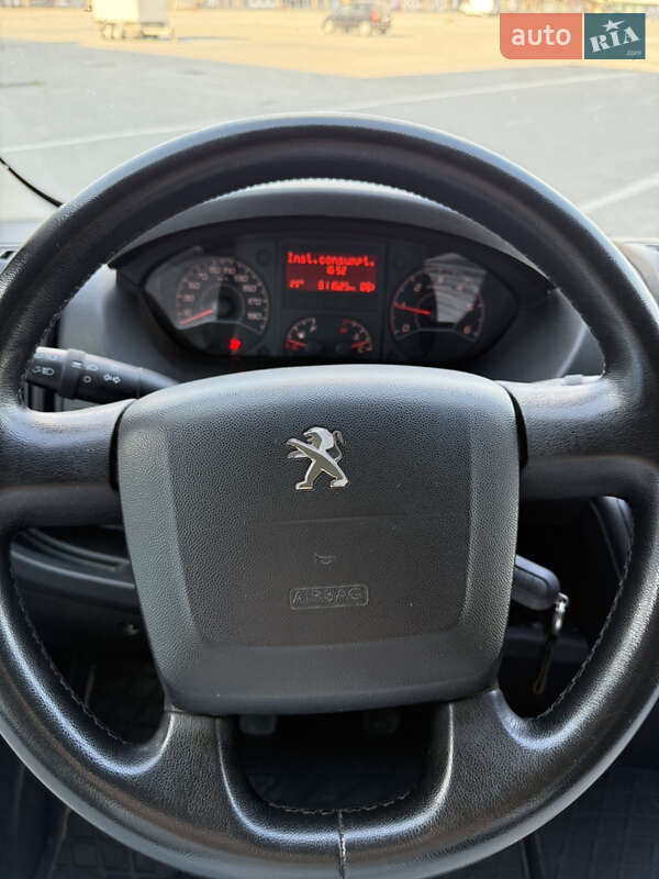 Вантажний фургон Peugeot Boxer 2017 в Чернівцях