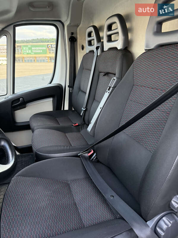 Вантажний фургон Peugeot Boxer 2017 в Чернівцях