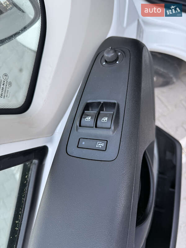 Вантажний фургон Peugeot Boxer 2017 в Чернівцях